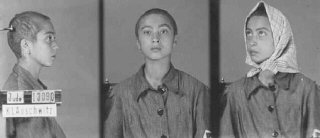 Фотография из личного дела женщины, заключенной в лагере Освенцим