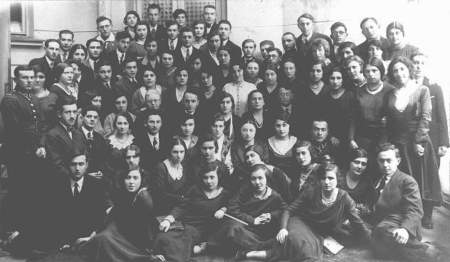 Graduates of the Piotrkow Trybunalski Hebrew Gymnasium (Jewish high school).