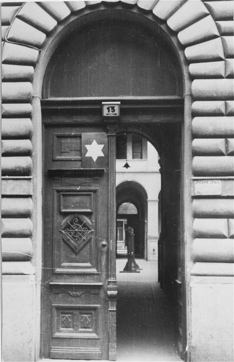 Entrance to the courtyard, marked with a Star of David, of a building designated for Jews. [LCID: 00999]