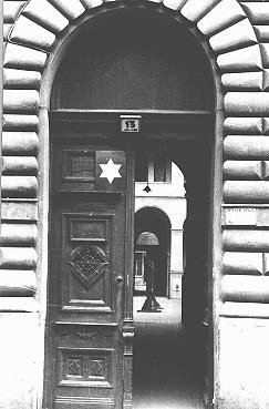 Entrance to the courtyard, marked with a Star of David, of a building designated for Jews. [LCID: 00999]