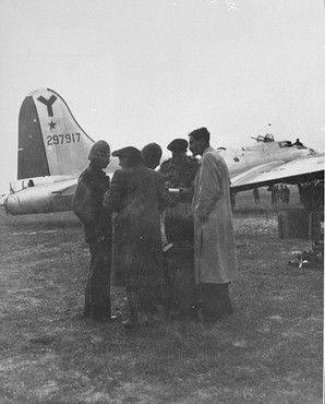 Haviva Reik and other parachutists from Palestine, under British command, sent to Slovakia to aid Jews during the Slovak national uprising.