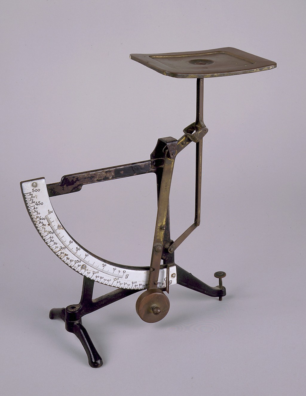 Scales used by refugees [LCID: 20027rkl]