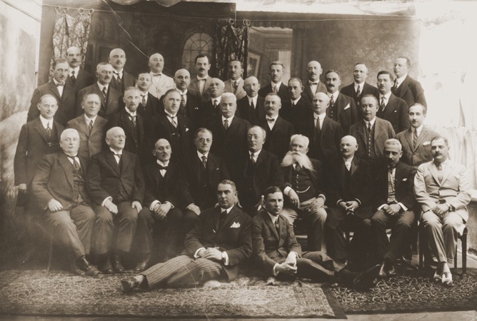 Group portrait of members of the Freemasons Lodge of Chernovtsy, Bukovina, approximately 75 percent of whom were Jewish. [LCID: 36388]