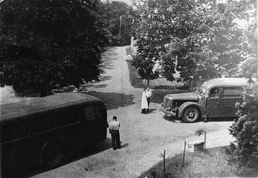 Buses that transported patients from a public hospital near Wiesbaden to the Hadamar euthanasia center, where the patients were gassed ... [LCID: 77167]