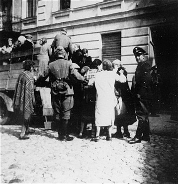  A roundup of Jewish women for deportation from the Lodz ghetto during the Gehsperre Aktion. [LCID: 81219]