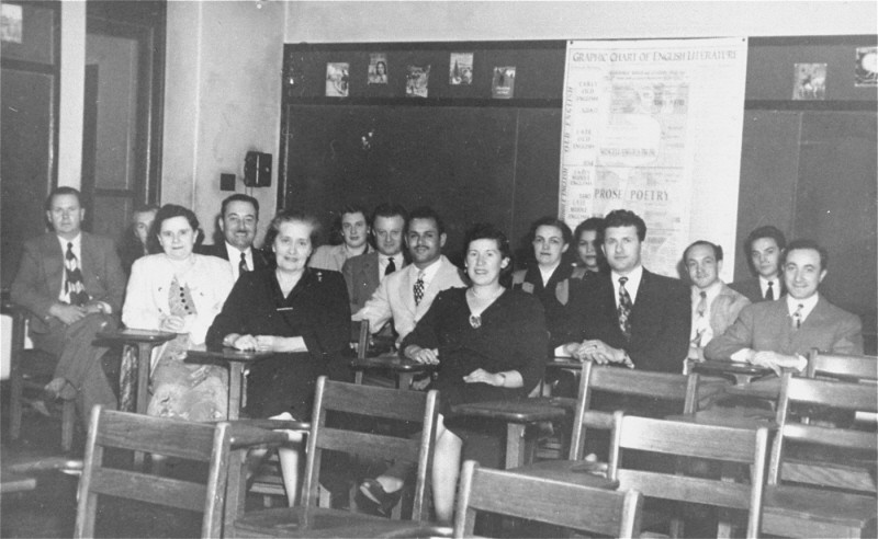 A class for new immigrants in the United States. Postwar. [LCID: 03543]