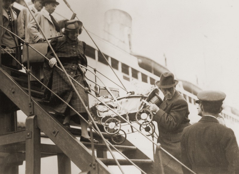 Jewish refugees from Germany and Austria arrive at the port of Shanghai.