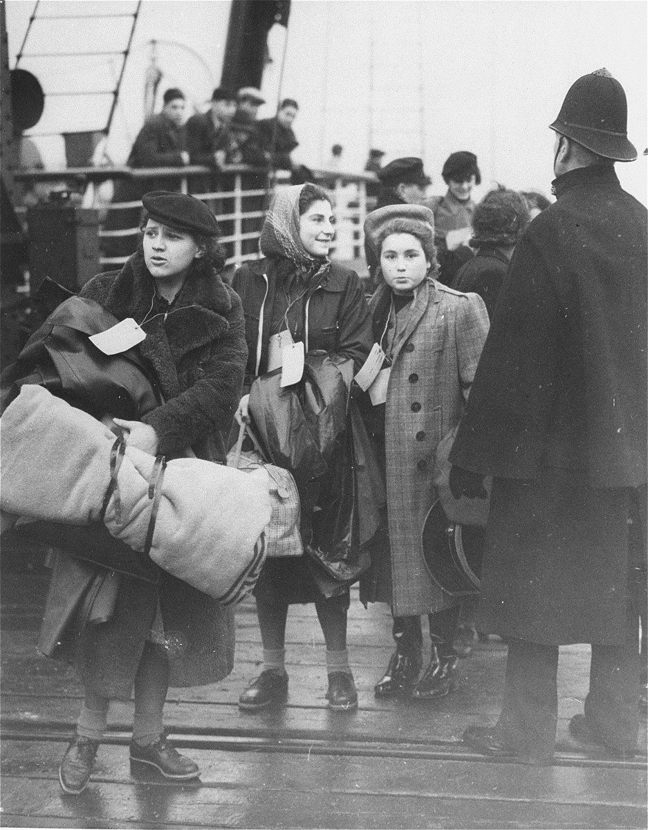 Jewish refugee children—part of a Children's Transport (Kindertransport)—from Vienna, Austria, arrive at Harwich. [LCID: 73340]