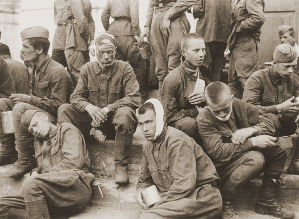 Wounded Soviet prisoners of war. The German army provided only minimal treatment, and permitted captured Soviet personnel to care ... [LCID: 69319]