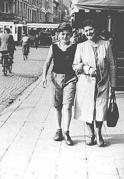 Shoshane Varmel Levy and her son, Jules, wearing the compulsory yellow badge, on a street in Antwerp. [LCID: 86407]