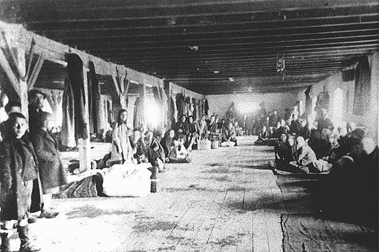 Jews from Bulgarian-occupied Macedonia interned in the "Monopol" tobacco factory, which was used as a transit camp. [LCID: 79724]