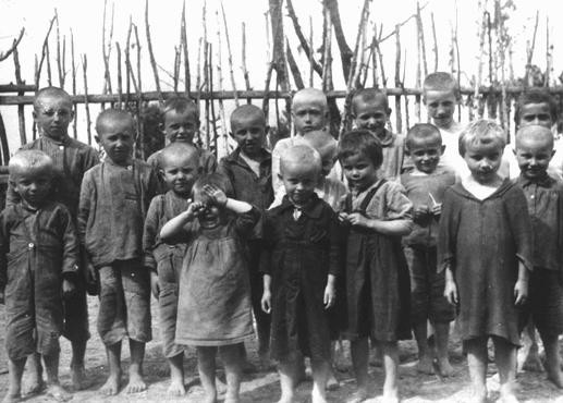  A group of children in the Soviet Union during the German occupation. [LCID: 81426]