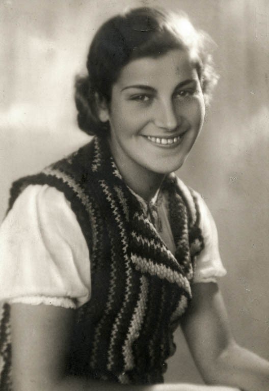 Studio portrait of Chava Leichter, murdered in Treblinka in 1942 at the age of 25.