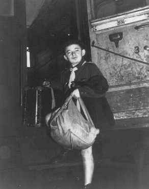 A Jewish refugee child steps off a train in Czechoslovakia. [LCID: 68060]