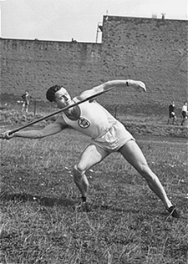 <p>A Jewish athlete practices throwing a javelin. Germany, 1933-1938.</p>
