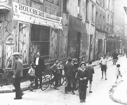 Street scene in the Jewish quarter of Paris before the war. [LCID: 66045]