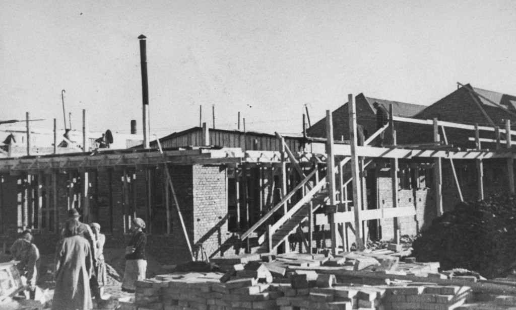 Construction of Oskar Schindler's armaments factory in Bruennlitz. [LCID: 03385]