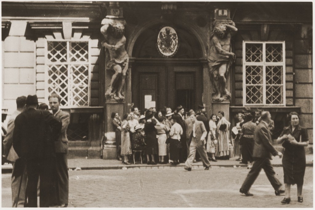 Jews wait in front of the British consulate for entrance visas to England after Germany's annexation of Austria. [LCID: 86840]