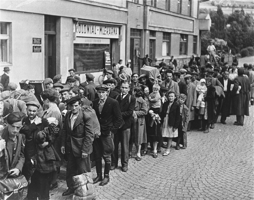 Jewish refugees, part of Brihah—the postwar flight of Jews—in line at a relief center. [LCID: 46451]