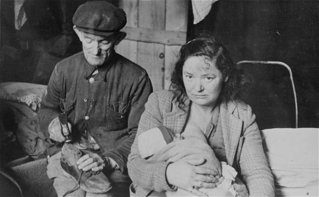 Jewish refugees in Feldafing displaced persons camp. [LCID: 64042]