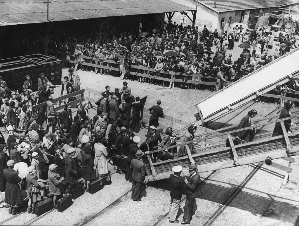 洋楽 Holocaust Refugees | Holocaust Encyclopedia
