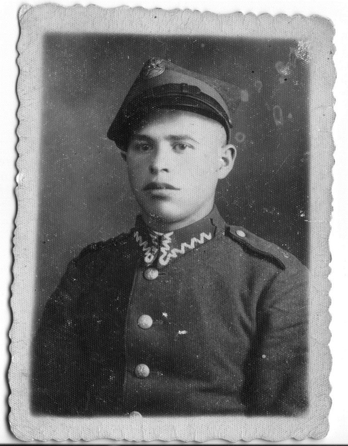 Abe Asner in Polish army uniform, 1938. [LCID: jpasner1]