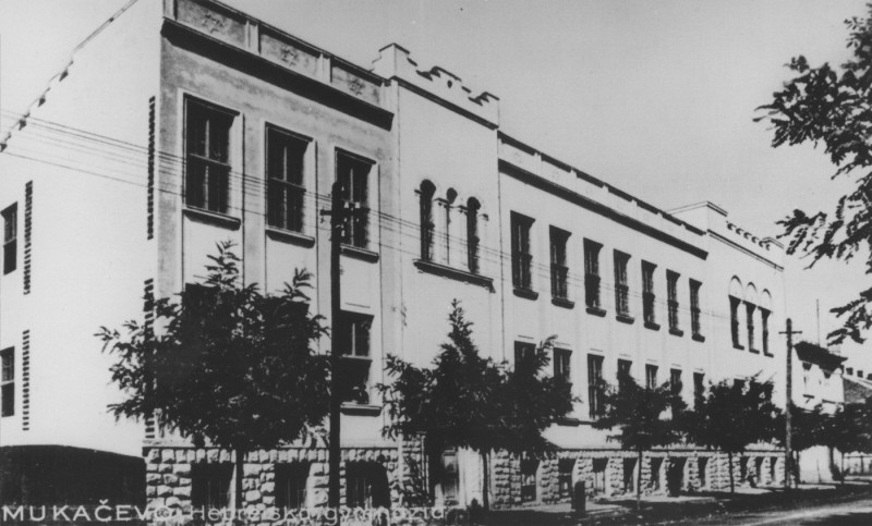 View of the Hebrew gymnasium (high school) in Munkacs. 1936.