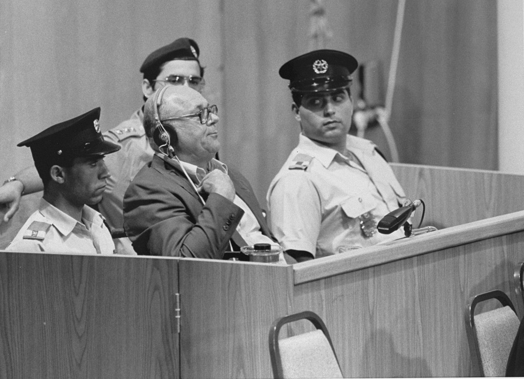 Defendant John Demjanjuk crosses his heart upon hearing the pronouncement of his death sentence. [LCID: 65266]