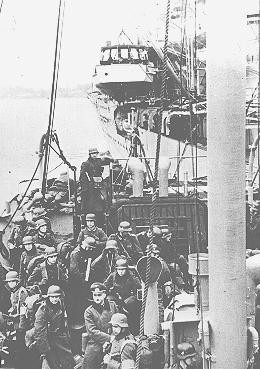 German troops arriving in Norway by ship prepare for landing during the German invasion of Norway. [LCID: 91246]