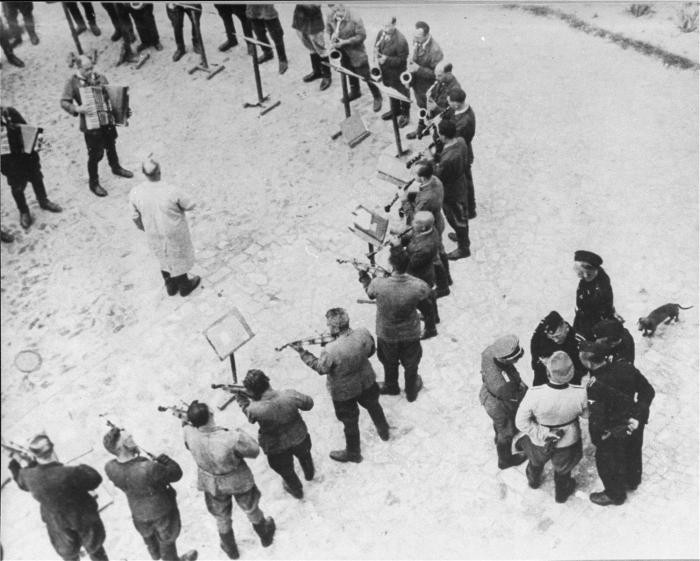 Orchestra in the Janowska camp