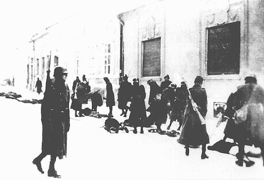 Hungarian soldiers and gendarmes participate in the mass killing of Serbian Jews and Serbians. [LCID: 78960]