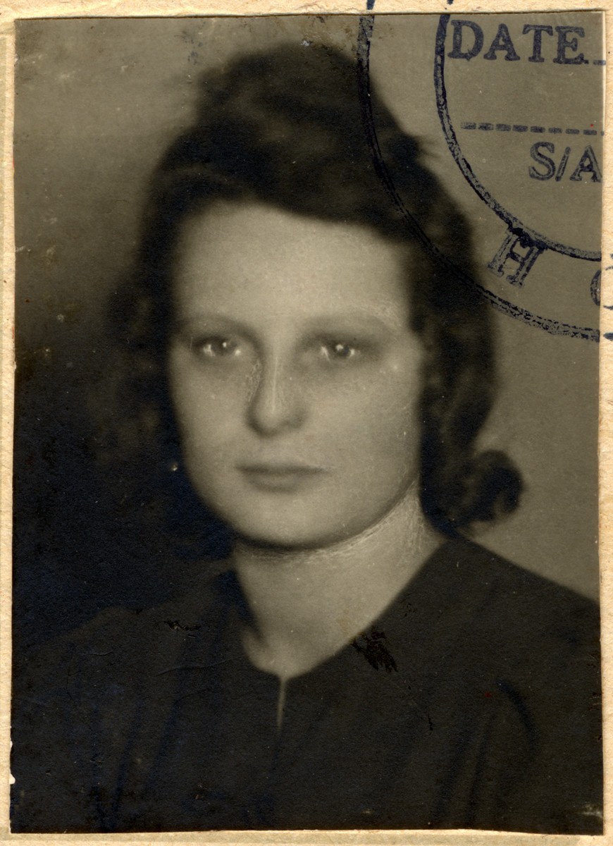 Estelle Laughlin | Holocaust Encyclopedia