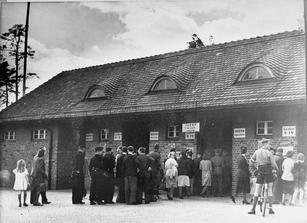 Entrance to the public baths in Wannsee with a sign stating, "Entrance to Jews is forbidden."