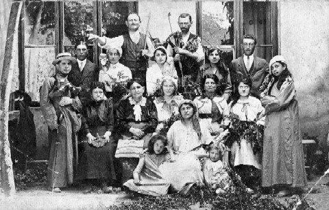 Sondosky and Wolkowitz families, 1910-20. Kalisz. Courtesy of Kalman Aronowitz, Israel