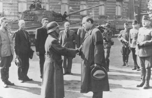 <p>Ferenc Szalasi (center, right), leader of the Hungarian Arrow Cross Party. Budapest, Hungary, October 16, 1944.</p>