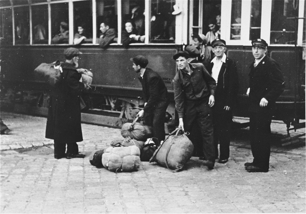 Arrival of Polish Jewish displaced persons in Vienna.