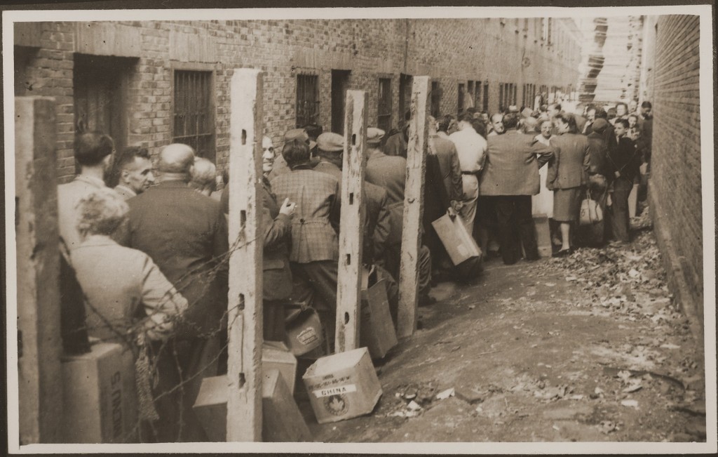 Jewish refugees line up to receive food provided by the American Jewish Joint Distribution Committee (JDC) after the war. [LCID: 71622]