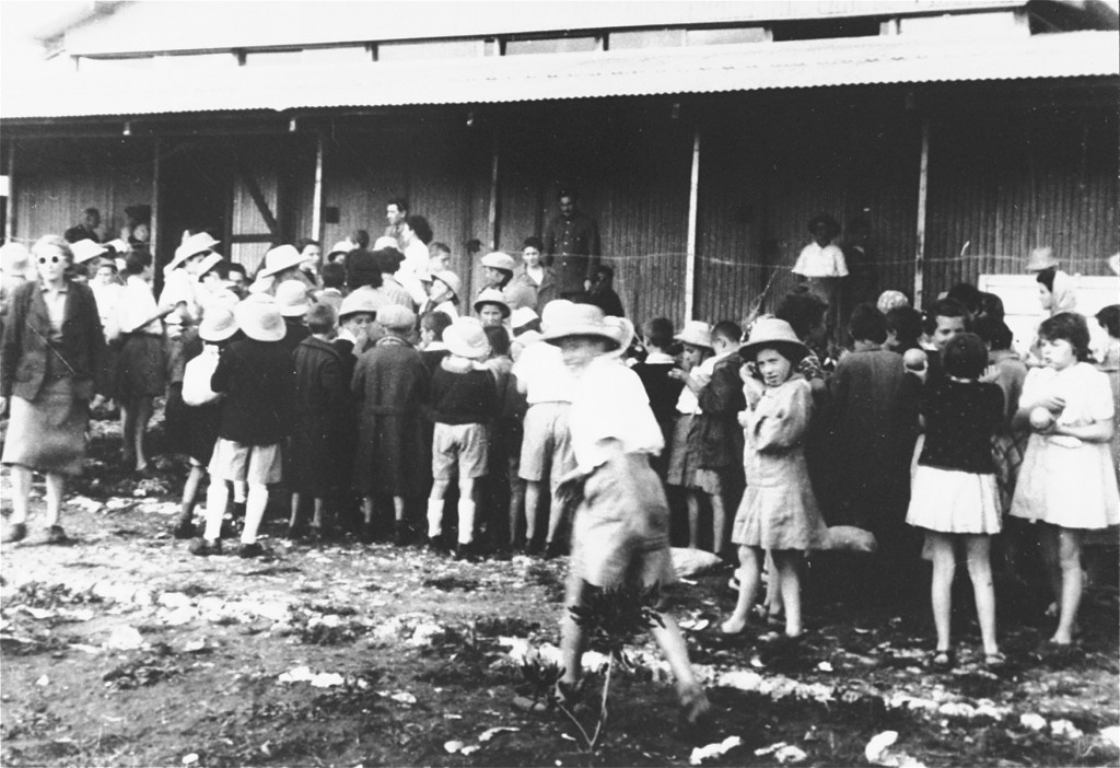 A group of Polish Jewish refugee children known as the "Tehran Children" after their arrival in Palestine. [LCID: 88632]