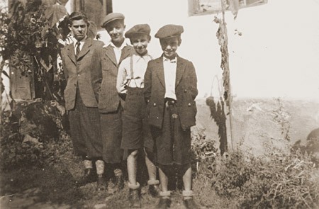 The Weinberger children pose for a photograph. Munkacs, 1940. [LCID: 26994]