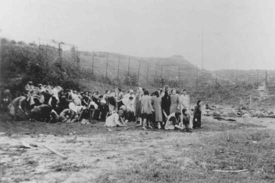 Jewish women with bodies of executed men outside the Seventh Fort. [LCID: 60258a]
