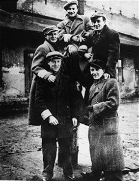 A group of Jewish youths in the Piotrkow Trybunalski ghetto. [LCID: 08230]