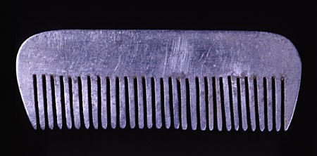 Comb made by Yona Wygocka Dickmann | Holocaust Encyclopedia