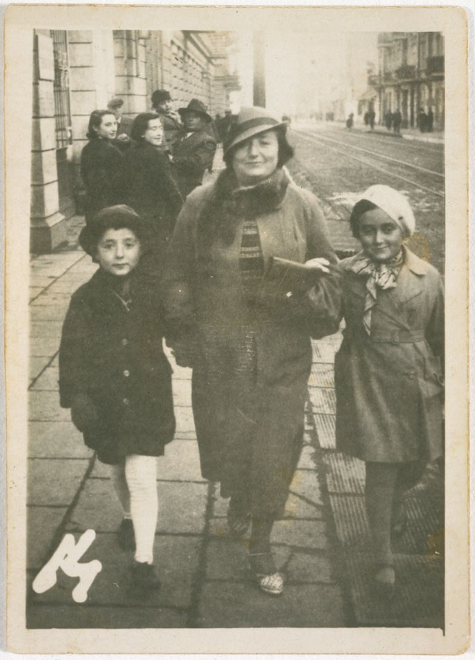 Jutta Szmirgeld (Jutta, right, and her brother, left)