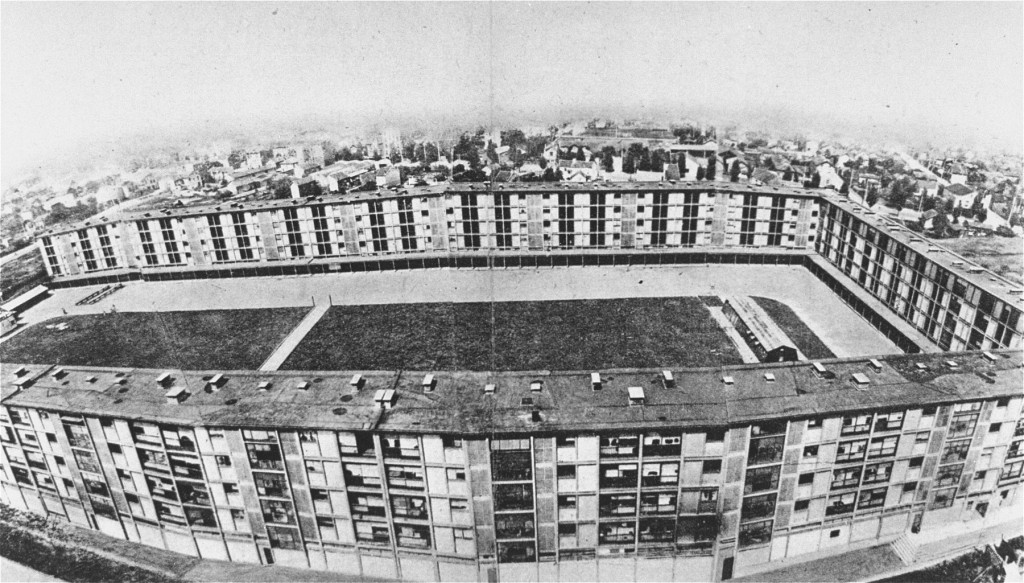 This multistory complex served as the Drancy transit camp. [LCID: 19112b]