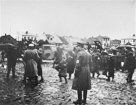 The round-up of Jews during an Aktion in the Ciechanow ghetto. [LCID: 50338]