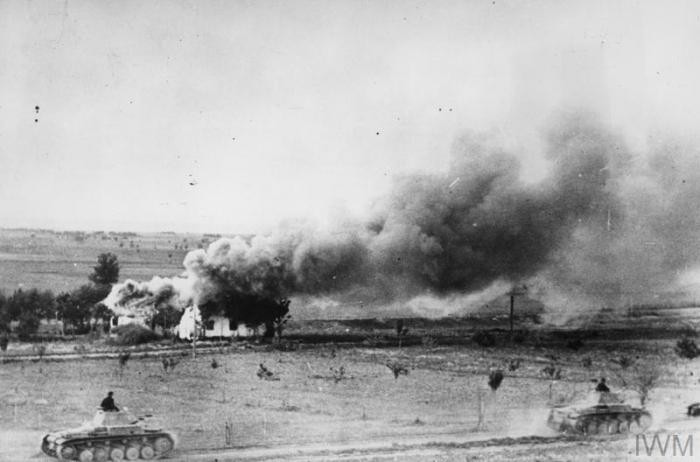 German tanks pass a burning Russian village during Operation Barbarossa, the invasion of the Soviet Union, in the summer of 1941.
© IWM (HU 111382)