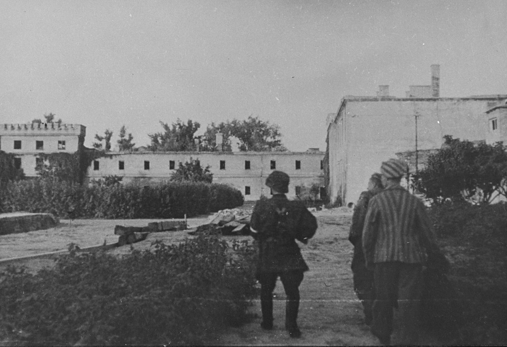 Jews liberated from the Gęsiówka camp during the Warsaw uprising