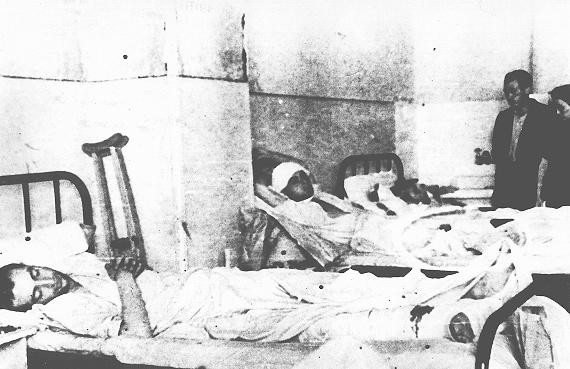 A hospital ward in Kielce after a postwar pogrom. [LCID: 06148]