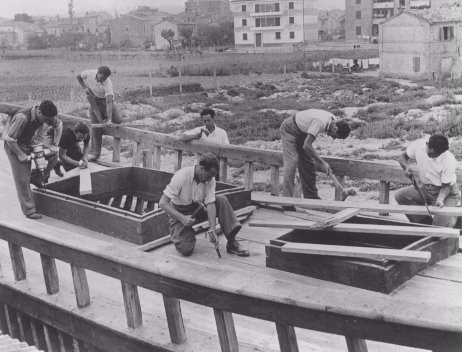 Jewish youth at the "HaRishona" (The First) Zionist training center construct a fishing boat. [LCID: 36011]
