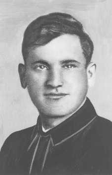 Portrait of Asael Bielski, a founder of the Bielski brothers' Jewish partisan unit in Naliboki forest. [LCID: 90241]